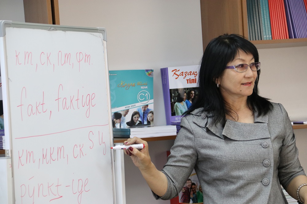 Латын әліпбиін оқыту курстары басталды