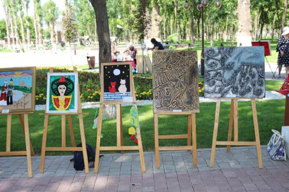 Суретшілер  Таразда бас қосты