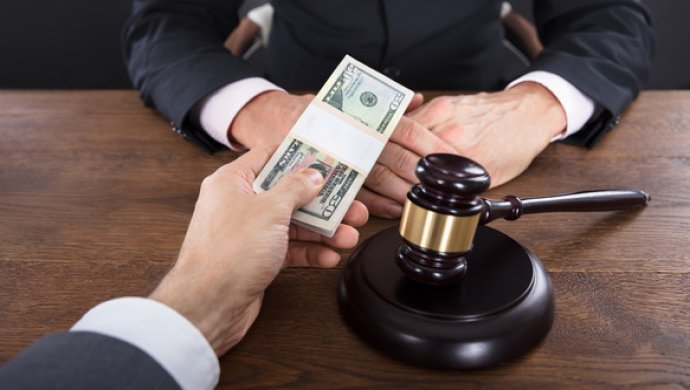 Сыбайлас жемқорлық әрекеттері үшін жауап береді