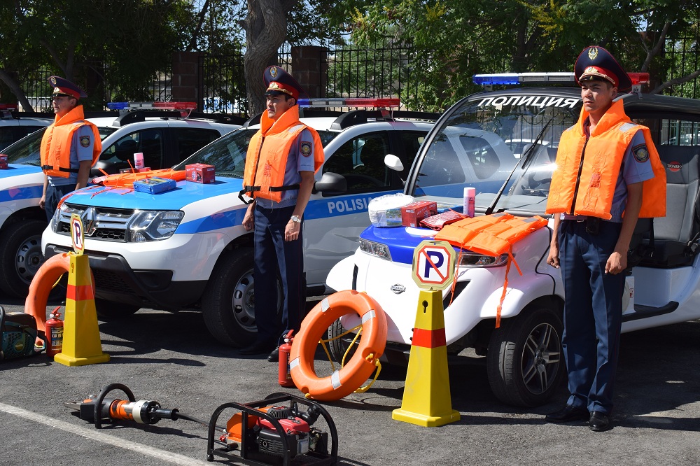 Патрульдік полицейлер суда құтқару құралдарымен жабдықталды