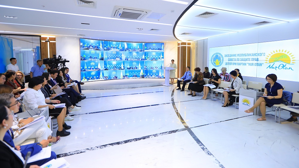 Балалар құқын қорғау жөніндегі республикалық кеңестің кеңейтілген отырысы өтті