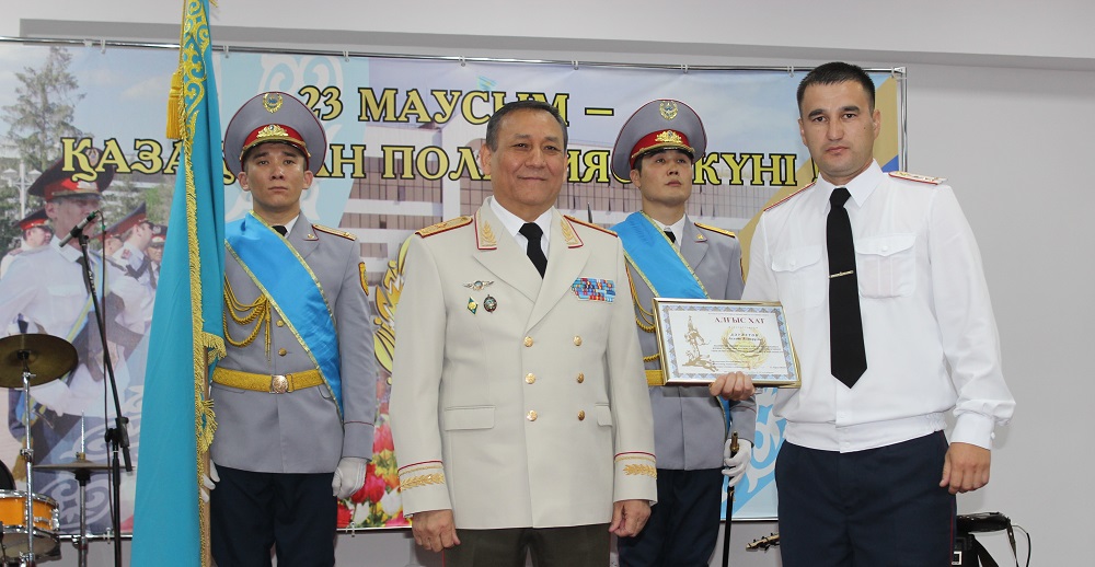 Батыс Қазақстанда мыңнан аса полиция қызметкері марапатталды