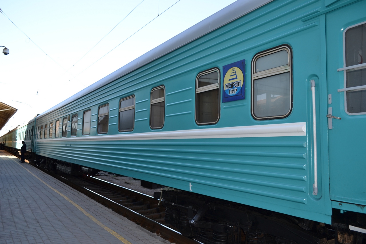 Арыстағы апат салдарынан 20 жолаушылар пойызы тоқтап тұр
