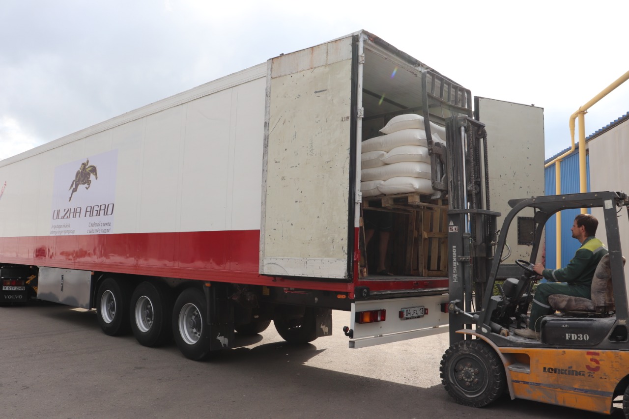 Қостанайдан Арысқа 30 тонналық қайырымдылық жүк артқан керуен кетті