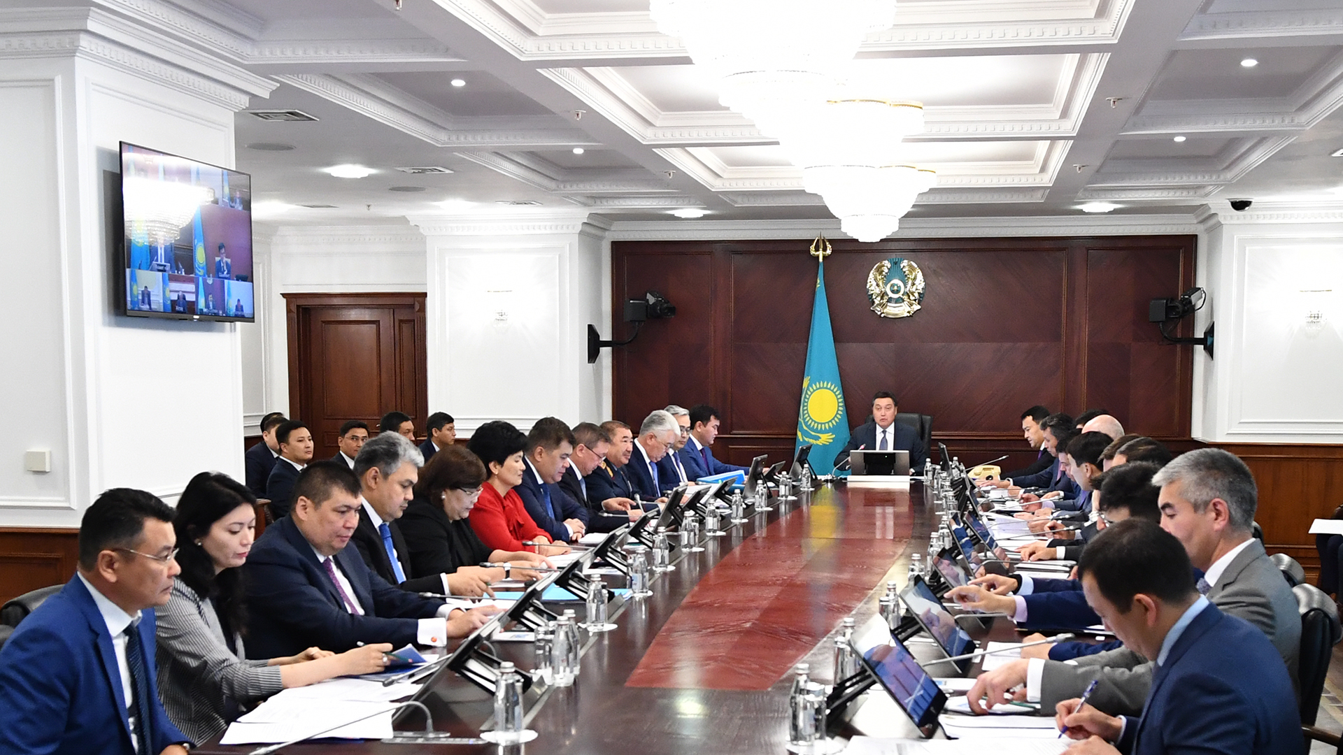 Асқар Мамин Инвестициялар тарту жөніндегі үйлестіру кеңесінің отырысын өткізді