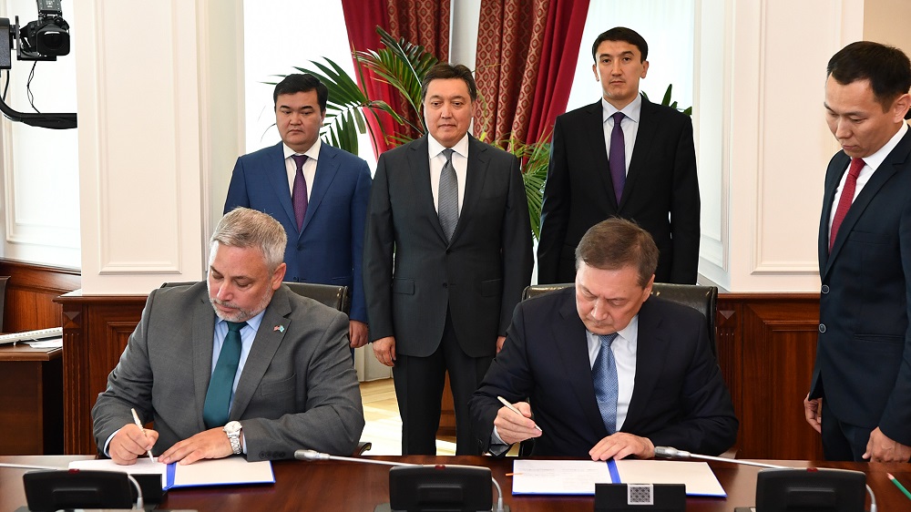 Үкімет пен Valmont Industries ынтымақтастықты іске асыру туралы құжатқа қол қойды