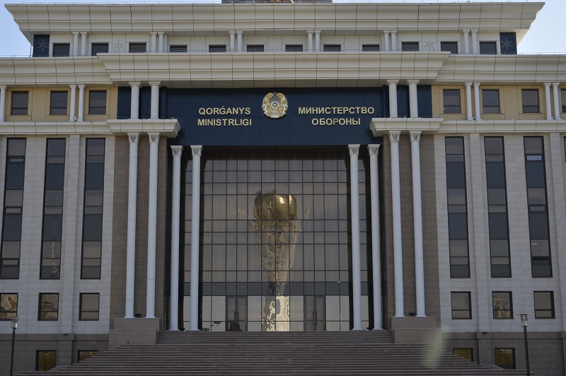 Қорғаныс министрі Отардағы оқ-дәрілердің сақталу жағдайын тексерді