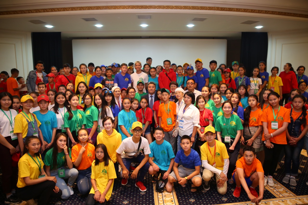 Шетелдік қазақ балалар Елбасы өмірімен танысты