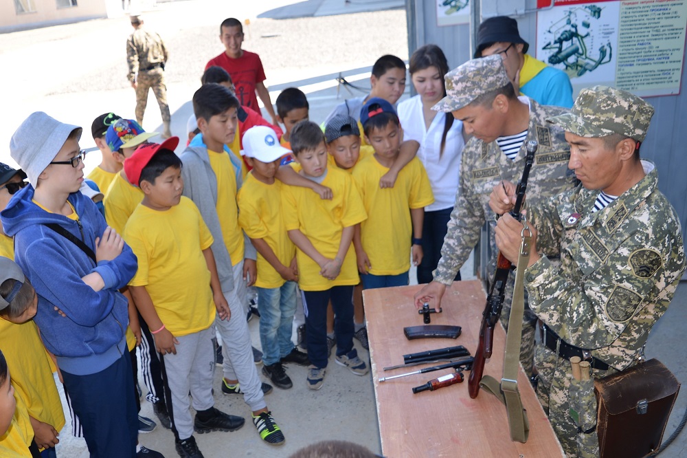 «Батыс» ӨңҚ әскери бөлімдері  лагерь оқушылары үшін есіктерін ашты