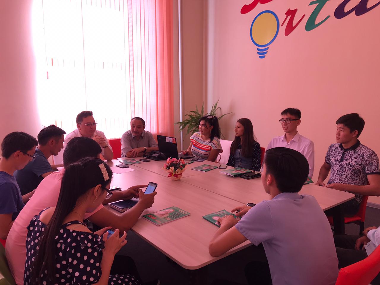 Жастар «Абай» журналының жаңа шығарылымымен танысты