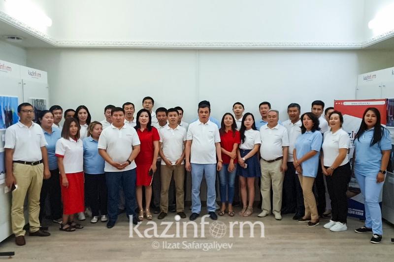 ҚазАқпарат эстафетаны қабыл алып, ақынның әнін 5 тілде шырқады