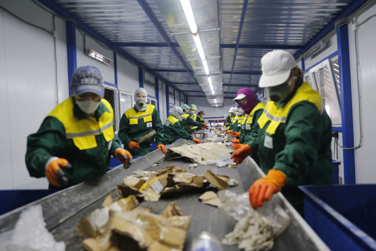 Атырауда қалдықтарды сұрыптау кешені іске қосылды