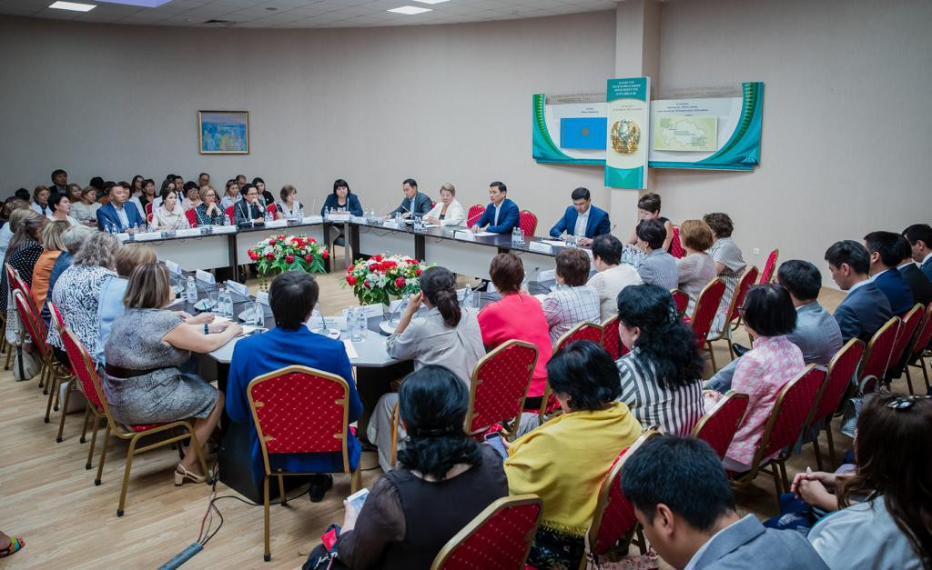 Елорда әкімі мектеп директорларымен кездесті