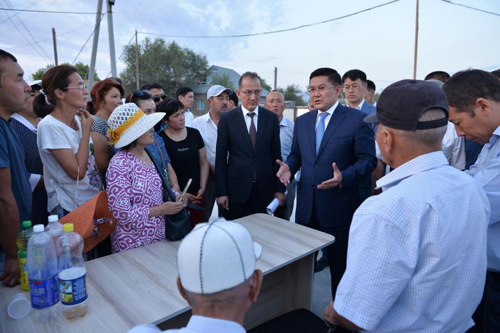 Шағын аудандардың тұрғындарымен кездесті