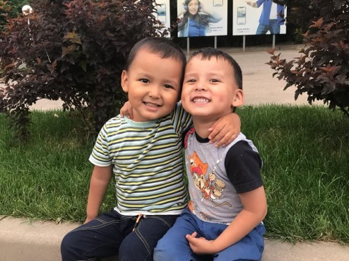 Алматыда егіздер шеруі өтті