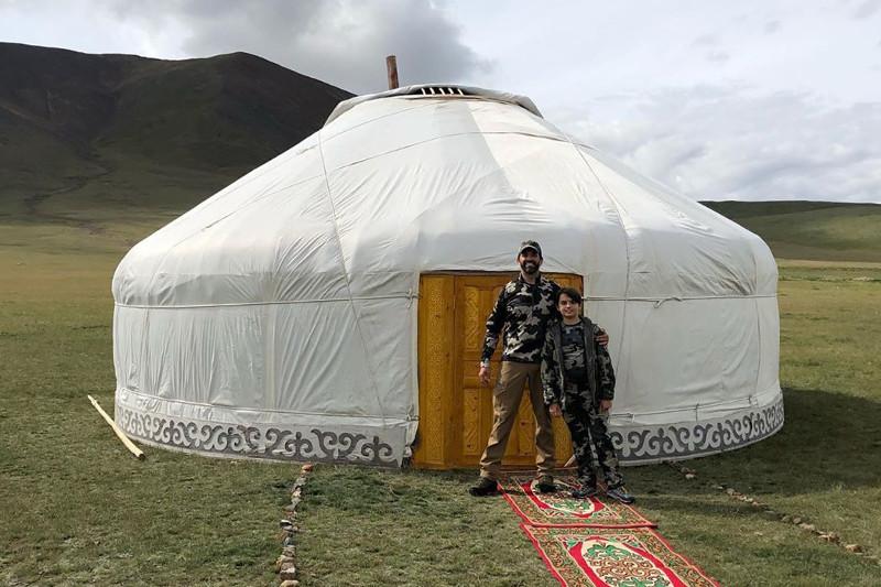 Дональд Трамптың ұлы Моңғолияда қазақ киіз үйінде қонақ болды