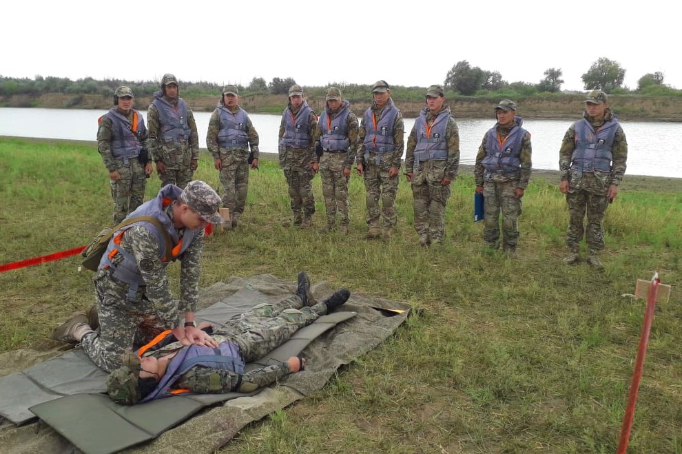 Қарулы күштердің «әскери жүзгіштері» машықтылықтарын лагерлік жиындарда арттыруда