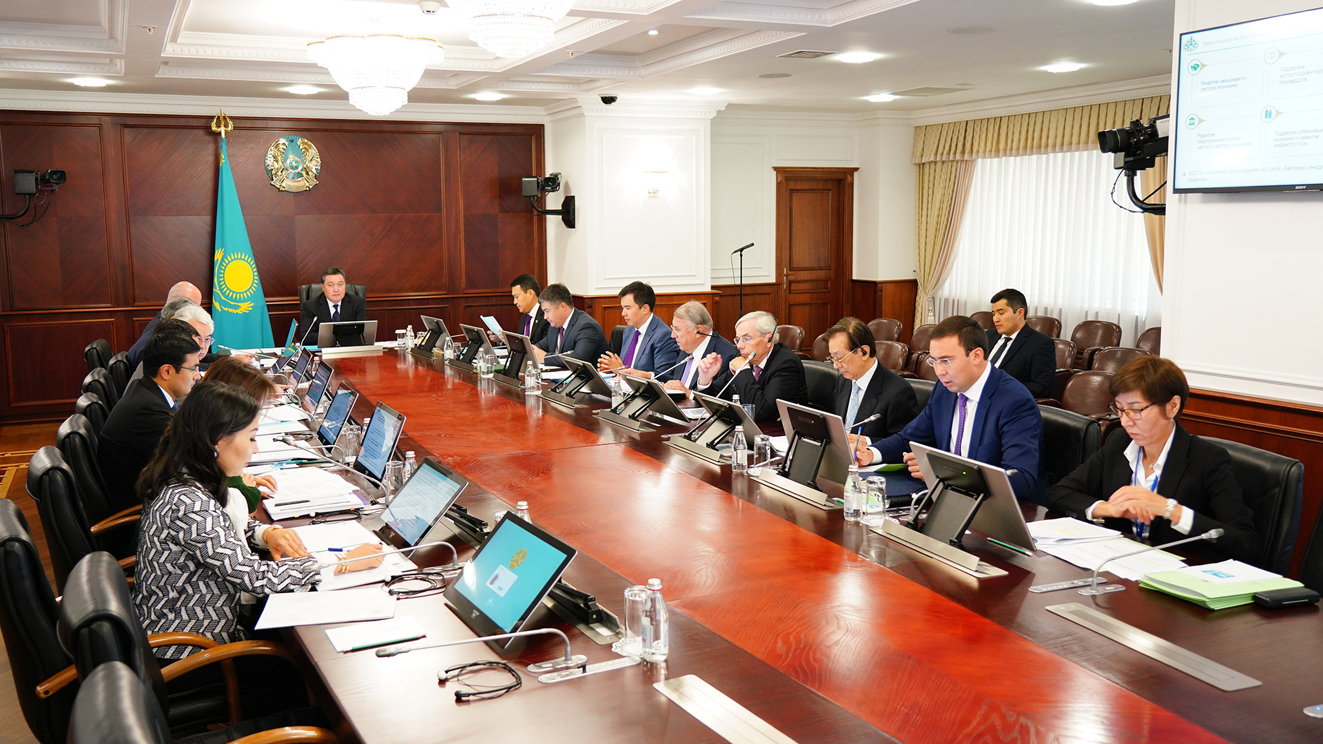 Асқар Мамин «Бәйтерек» ҰБХ» АҚ Директорлар кеңесінің отырысын өткізді