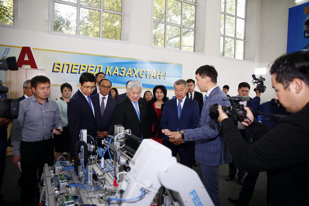Бердібек Сапарбаев Семей жұртшылығымен кездесті