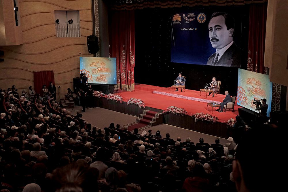 Қос ақын үзеңгі қағыстырды