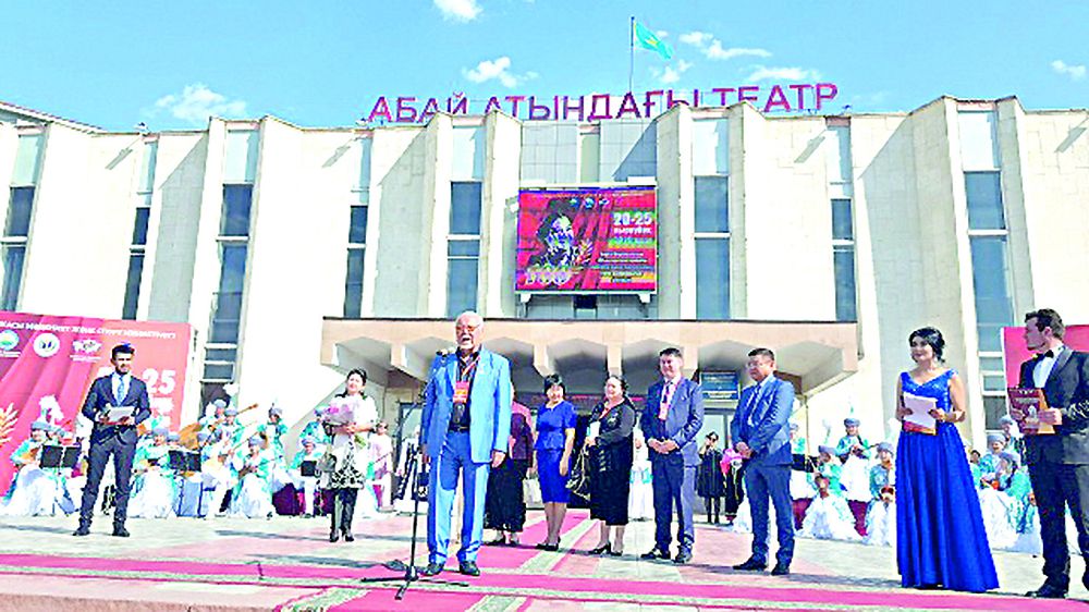 Семейде театр тойы басталды