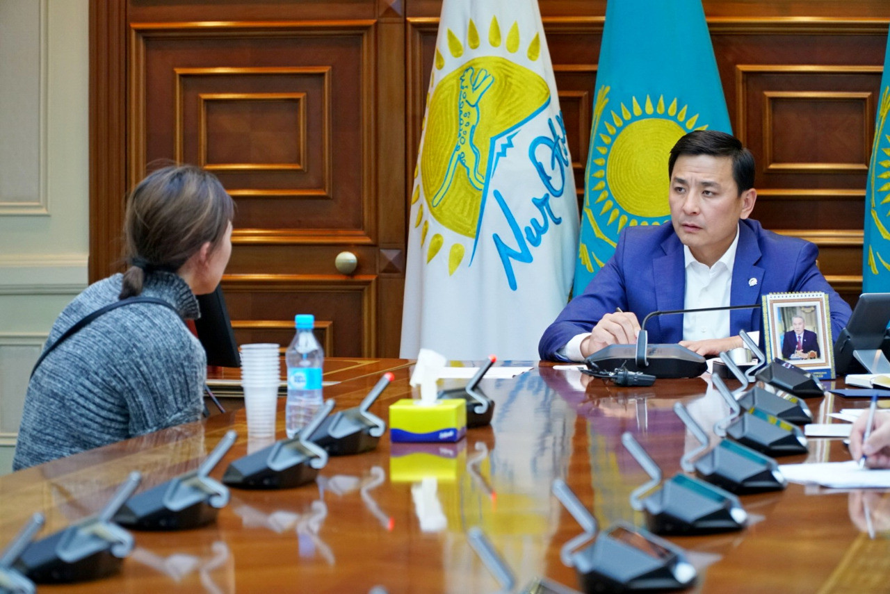 Алтай Көлгінов қала тұрғындарын қабылдады