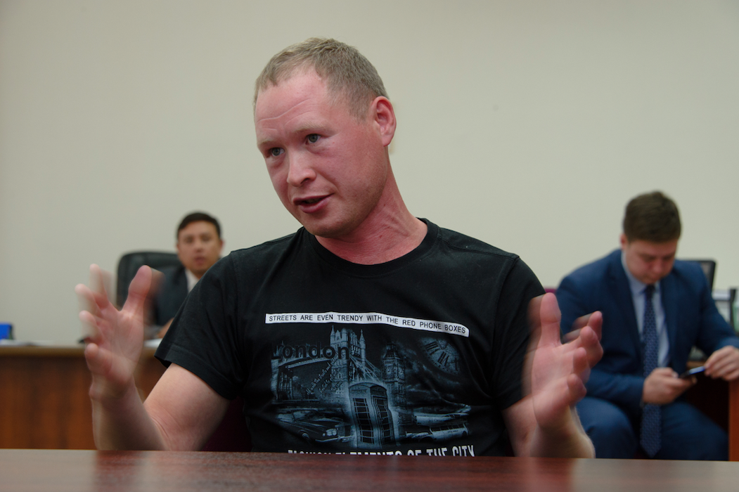 Қостанайлық депутат балалар үйі түлегінің баспаналы болуына көмек берді