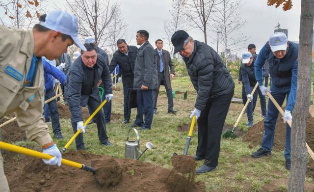 Қазақстан Президенті жалпықалалық сенбілікке қатысты