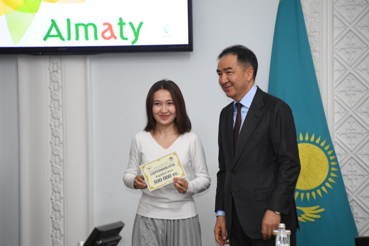 90 ақын-жазушы Алматы әкімінің грантын алды