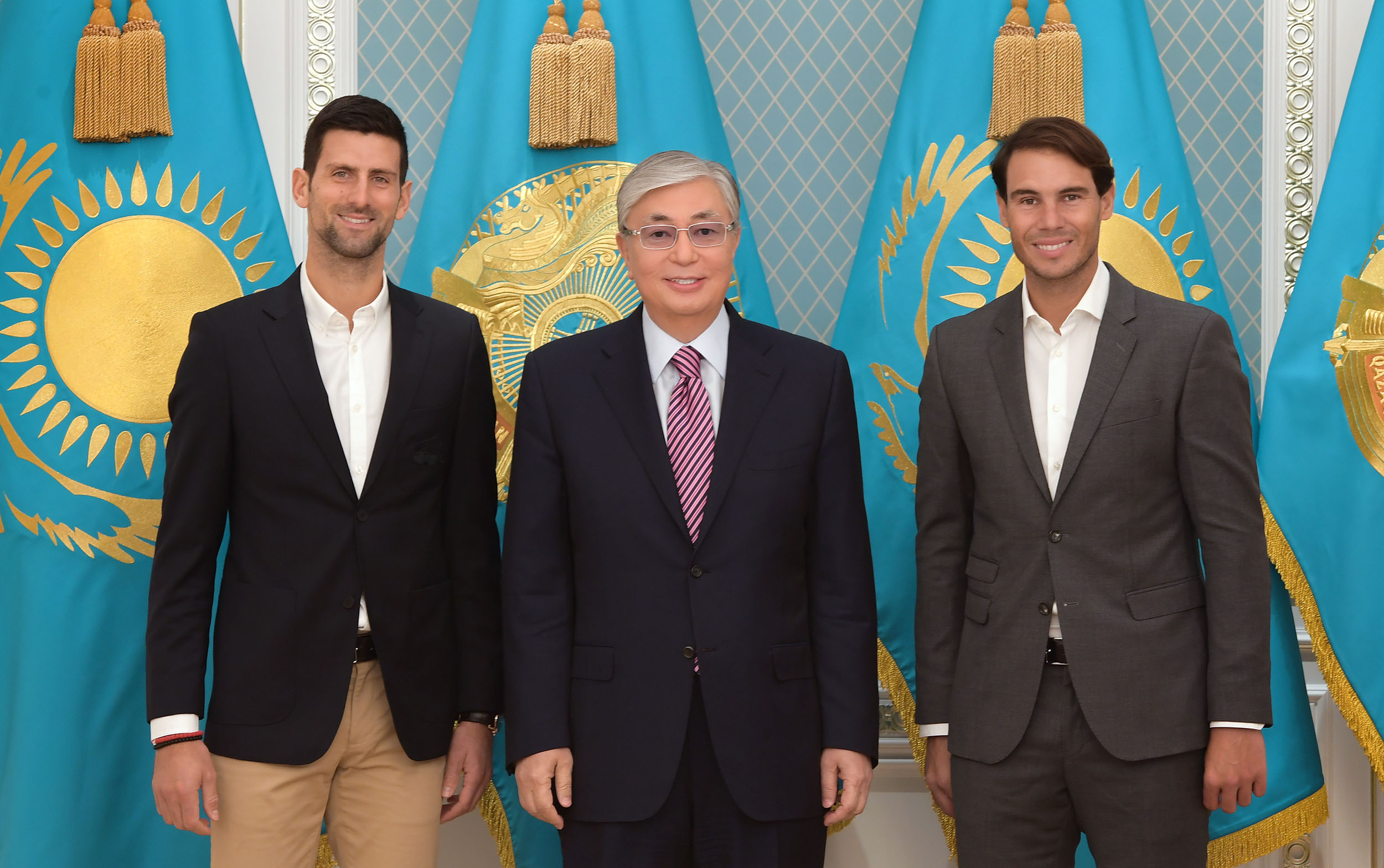 Президент Рафаэль Надаль мен Новак Джоковичпен кездесті