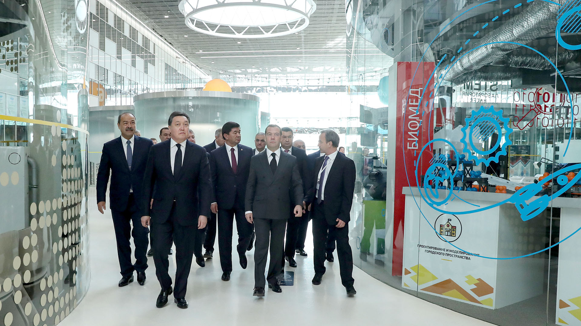 Асқар Мамин Дмитрий Медведевпен келіссөздер өткізді