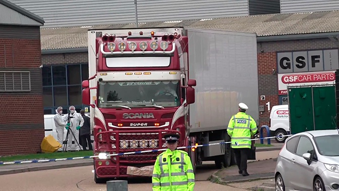 Жүк машинасынан  39 адамның денесі табылды