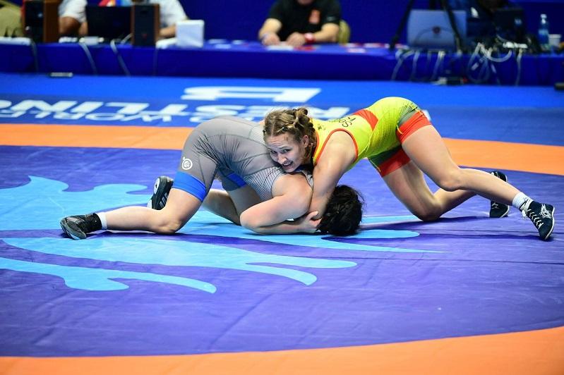 Будапеште әйелдер күресінен бәсекелер өтуде