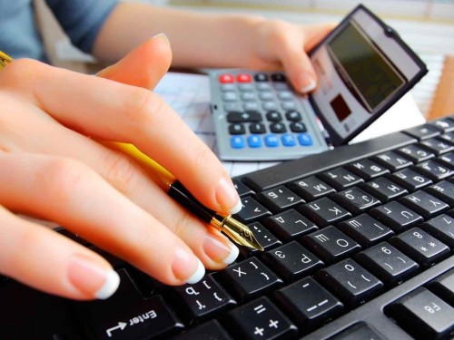 ШҚО-да аурухананың бас есепшісі бюджет қаржысын жымқырды деп күдіктелуде