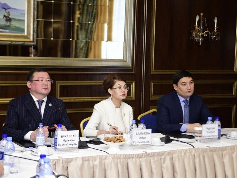 Президент көмекшісі Аида Балаева Шымкент қалалық Қоғамдық кеңес мүшелерімен кездесті