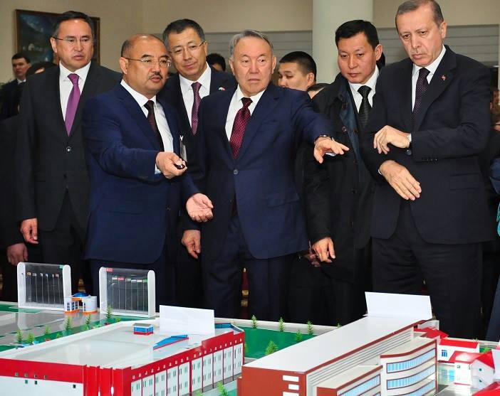 Түркістанды түлеткен