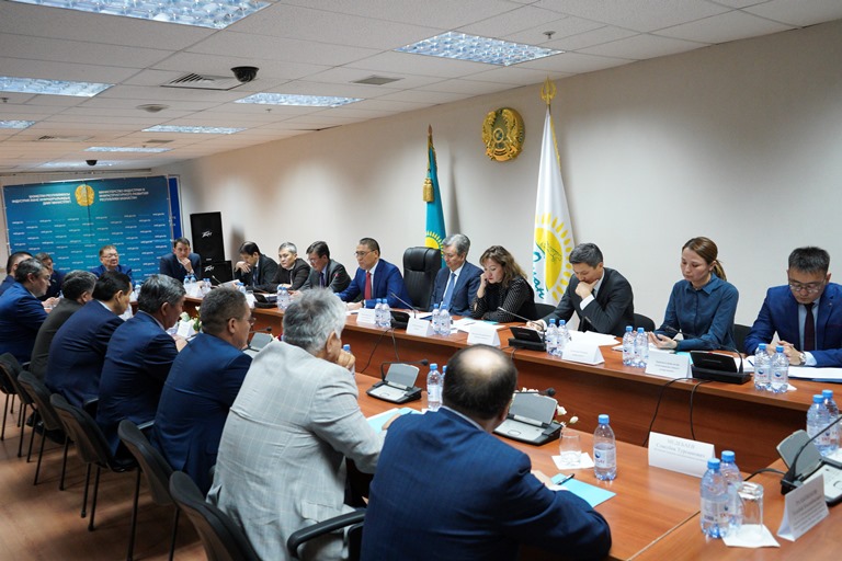 Мәслихаттар депутаттарымен кездесу өтті