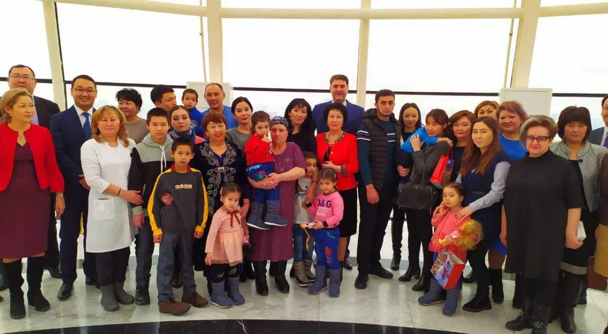 Ирактан қайтарылған балалар туыстарымен қосылды