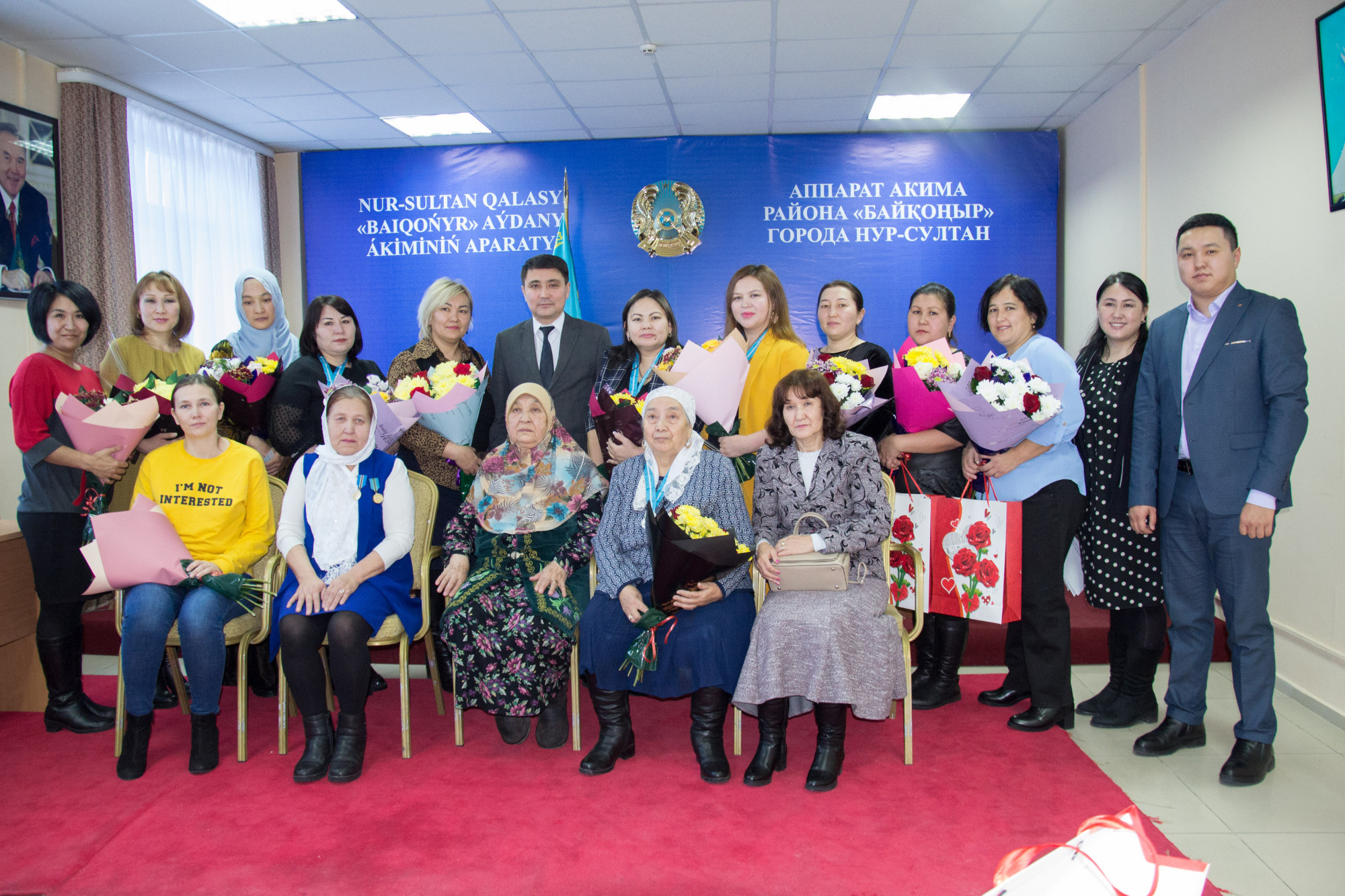 Елордада көпбалалы аналар алтын және күміс алқалармен марапатталды