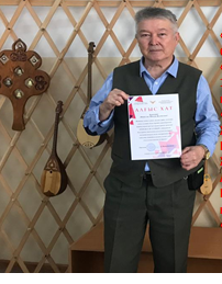 Шебер-ұстаз тенор домбыра жасаудан шеберлік дәрісін өткізді