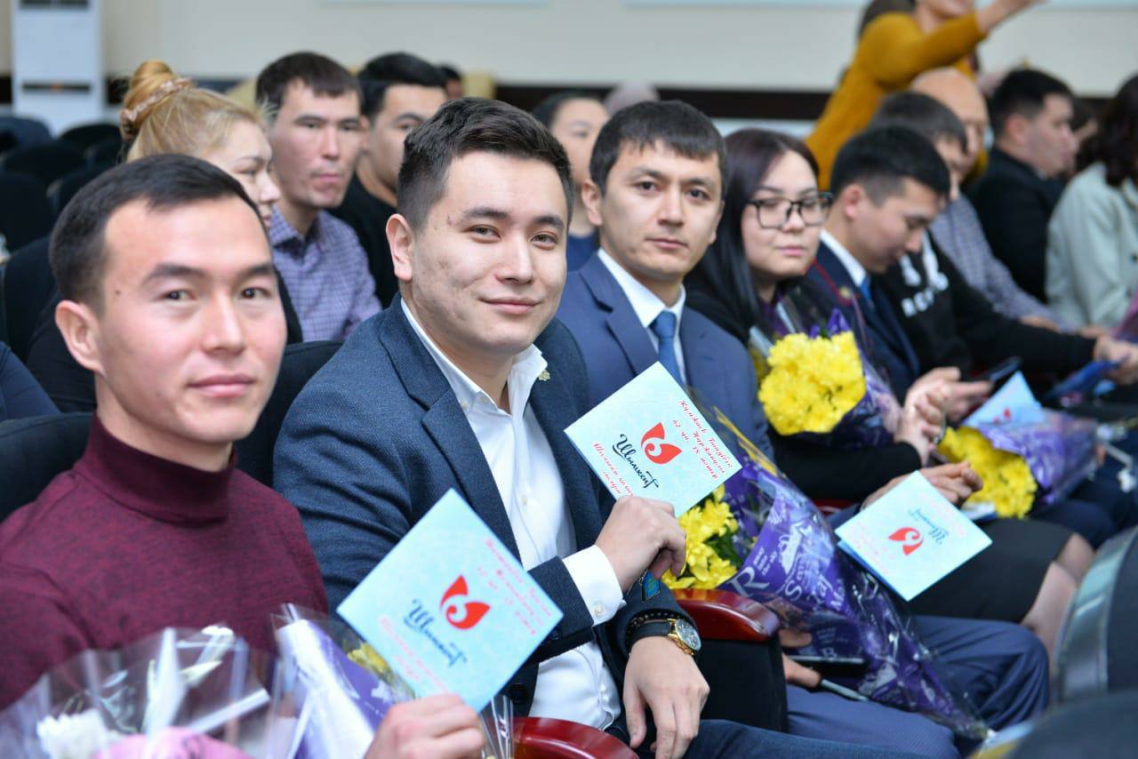 Тәуелсіздікке тарту: Шымкенттік жастарға пәтер кілті табысталды