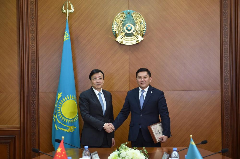 Шымкент әкімі қытайдың қазақстандағы елшісімен кездесті