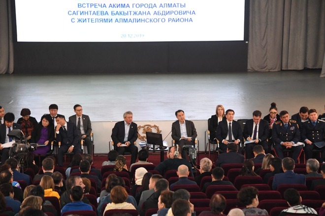 Қала әкімі Алматының Алмалы ауданы тұрғындарымен кездесті