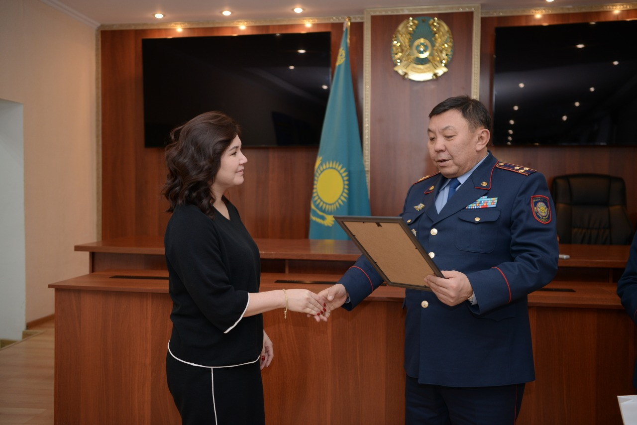 Елордада полиция қызметіне көмек көрсеткен 500-ге жуық азамат марапатталды