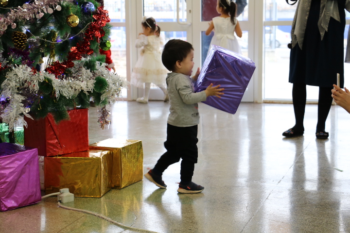 Маңғыстауда «Ана мен бала» орталығында шала туылған балаларға мерекелік іс-шара өткізілді