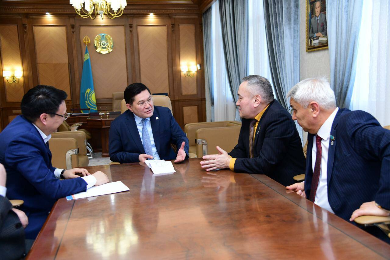 Ерлан Айтаханов Мәжіліс депутаттарымен кездесті