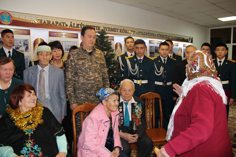 «Жас Ұлан» мектебінің тәрбиеленушілері қарттар үйіне барды