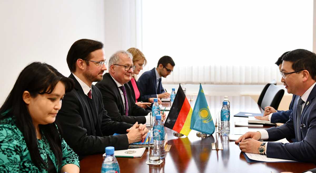 Марғұлан Баймұхан Дирк Виземен келіссөздер өткізді