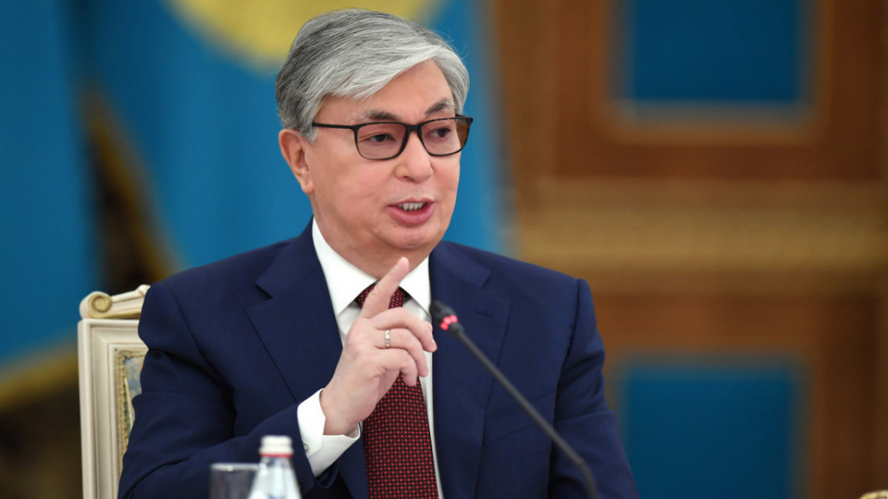 Президент жастарға елдік мүддеде Абай еңбектеріне жүгіну керектігін айтты