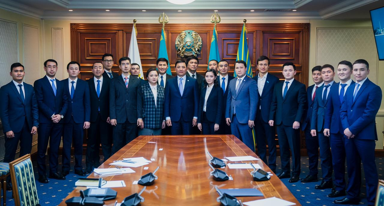 Алтай Көлгінов Президенттік кадрлық резерв мүшелерімен кездесті